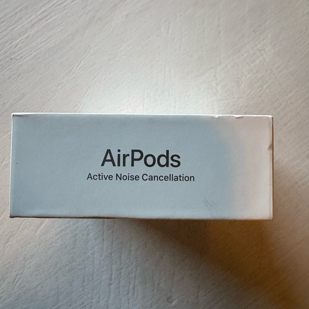 Apple AirPods 4 with Active Noise Cancellation - Picture 4 of 4